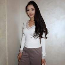 Autumn New Lace Trim V-Neck Long Sleeve Fitted Tee, Sexy Style Spring - White - View 1