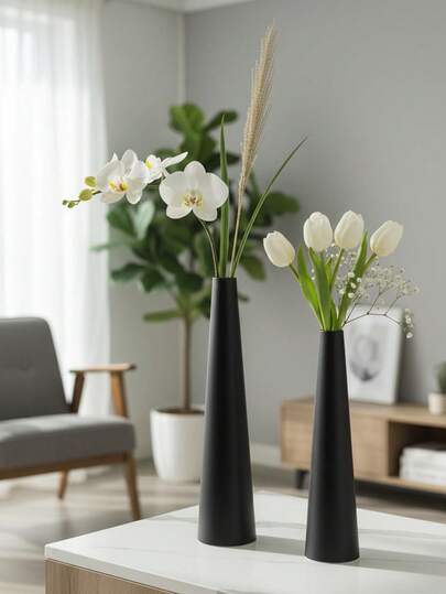 一套金属锥形花瓶，宴会及商业展示风格，适用于婚礼招待会中心装饰、新娘送礼会餐桌装饰、订婚派对展示、周年纪念晚宴点缀、高级餐厅餐桌布置、酒店宴会厅布置、公司盛会中心装饰、节日宴会餐桌摆设。