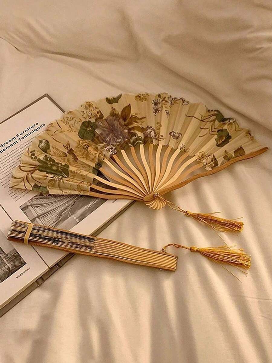 Folding Bamboo Fan For Girls With Tassel & Flowers, Chinese Traditional Costume Dance Prop Vintage,Girls' Bamboo Folding China-Chic Small Fan Tassel Flower Props Costume Ancient Costumedance Bamboo Fan,Elegant, Comfortable And Gorgeous Style,Photography Props Can Be Carried And Folded With You In Summer,For Weddings,Gift,Wedding Parties,For Parties, Proms, Outings - A - 查看 1