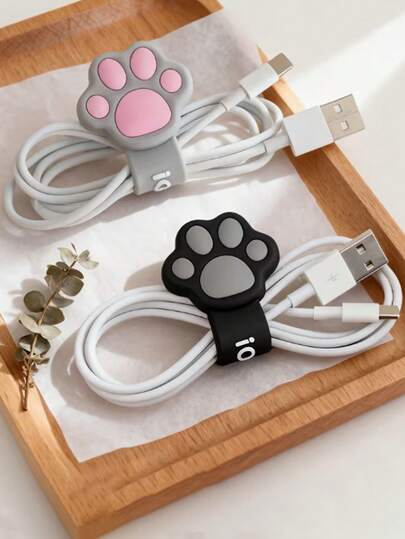 2个可爱卡通猫爪造型理线器，适用于整理耳机线、数据线和充电线。便携实用的硅胶理线带，可用于整理耳机线，也可作为桌面装饰，螺旋设计，做工精致。