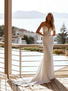 Sleek Spaghetti Strap Sweetheart Lace Appliqué Satin Mermaid Wedding Dress With Side Cutouts & Train, Wedding Dresses For Bride, Elegant And Comfortable, Includes Plus Sizes, Bridal Gown, Formal Dresses For Women, Suitable For Wedding, Party, After-Party Dress, Cocktail Party, Bride, Party Dress, Formal Occasions, Dinner Dress, Prom Dress, Birthday Party, Celebration, Gala, Festival, Ceremony, Graduation, Homecoming Dress, Vacation, White - 白色 - 查看 1