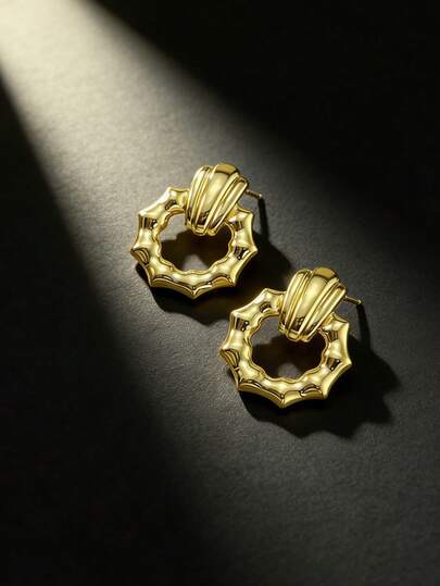 Pendientes de hoja de oro estilo retro francés, accesorios dorados con estilo de lujo ligero de acero inoxidable, pendientes exquisitos y versátiles, regalos de Eid para adultos, joyas de acero inoxidable resistentes a la oxidación, adecuados para reuniones diarias, bodas y eventos