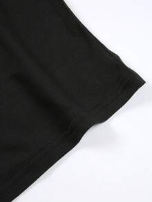 Disney-Inspired Design Featuring Minnie Mouse's Adorable Pose Print. A  Crew-Neck T-Shirt For Teens, Perfect For Spring And Summer Casual Wear. Machine-Washable Fabric. A Thoughtful Gift For Her. - màu đen - Xem 4