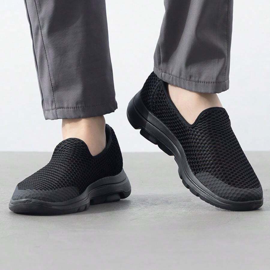 Skechers Men's Running Shoes, Lightweight Breathable Commuting Casual Shoes 894132-BBK - Black - View 1