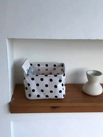 1个可爱黑白波点带提手收纳盒 | 现代敞口收纳盒，耐用涤纶帆布材质，适用于学校、办公室、梳妆台和房间装饰，可用于收纳化妆品、工艺品等，也可作置物篮使用。