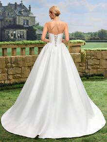 缎面无肩带长拖尾婚纱，适合教堂仪式、生日派对、婚礼及其他场合。 - 白色 - 查看 3