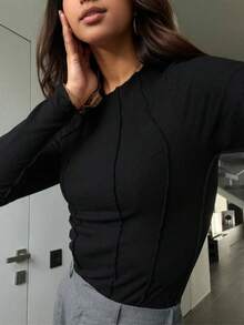 Elegante top de manga larga con cuello en V para mujer, muy elástico, manga regular, tela de lona negra - Rojo y negro - Ver 2