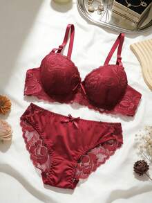 一套两件装欧美风女士内衣套装，包括一件带不可拆卸衬垫罩杯的超细纤维蕾丝文胸和一条配套的低腰内裤 - 酒紅色 - 查看 2