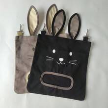Bolsa de hierba para conejo, estante colgante para heno, bolsa de alimentación con forma de oreja de conejo - Ver 5