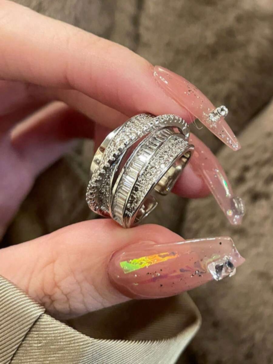 1枚时尚百搭水钻镶嵌开口戒指，女士款，简约轻盈，尽显奢华质感，适合女性日常装饰、服装搭配、约会、派对、节日礼物等场合。戒指形状随机。 - 銀色 - 查看 1