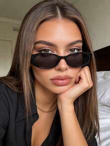 1pc Women's Fashionable Oval Small Frame Glasses, Casual & Versatile, Suitable For Various Occasions - Black Frame Black Gray Film - View 3