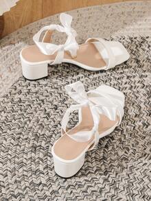 春夏白色优雅高跟凉鞋，白色缎面蝴蝶结露跟粗跟露趾婚鞋，女士 - 白色 - 查看 5