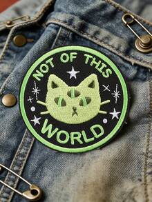 1个科幻外星猫刺绣布贴，外星猫图案，配以醒目的未来主义标语“NOT OF THIS WORLD”，可热压/缝制，适用于连帽衫、帽子、包包、T恤、裤子等DIY装饰，是UFO爱好者和派对服装的绝佳DIY礼物。 - 圓形 - 查看 4