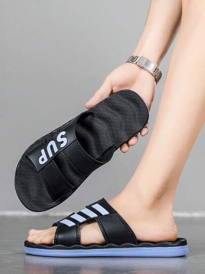 男士时尚街头风撞色拖鞋，透气EVA材质，舒适透气，适合全年休闲户外活动