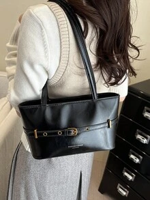 时尚新款纯色五金皮带扣设计个性手提包，经典百搭的字母装饰实用女士单肩包，适合购物、装钱包、休闲出行，也适合年轻女性、大学生、职场新人及白领人士。非常适合办公室、大学、工作、商务、通勤、户外活动、旅行和郊游等场合。 - 黑色 - 查看 5