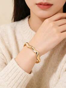 1件简约优雅金属几何莫比乌斯环手镯（女士款） - 金黃色 - 查看 1