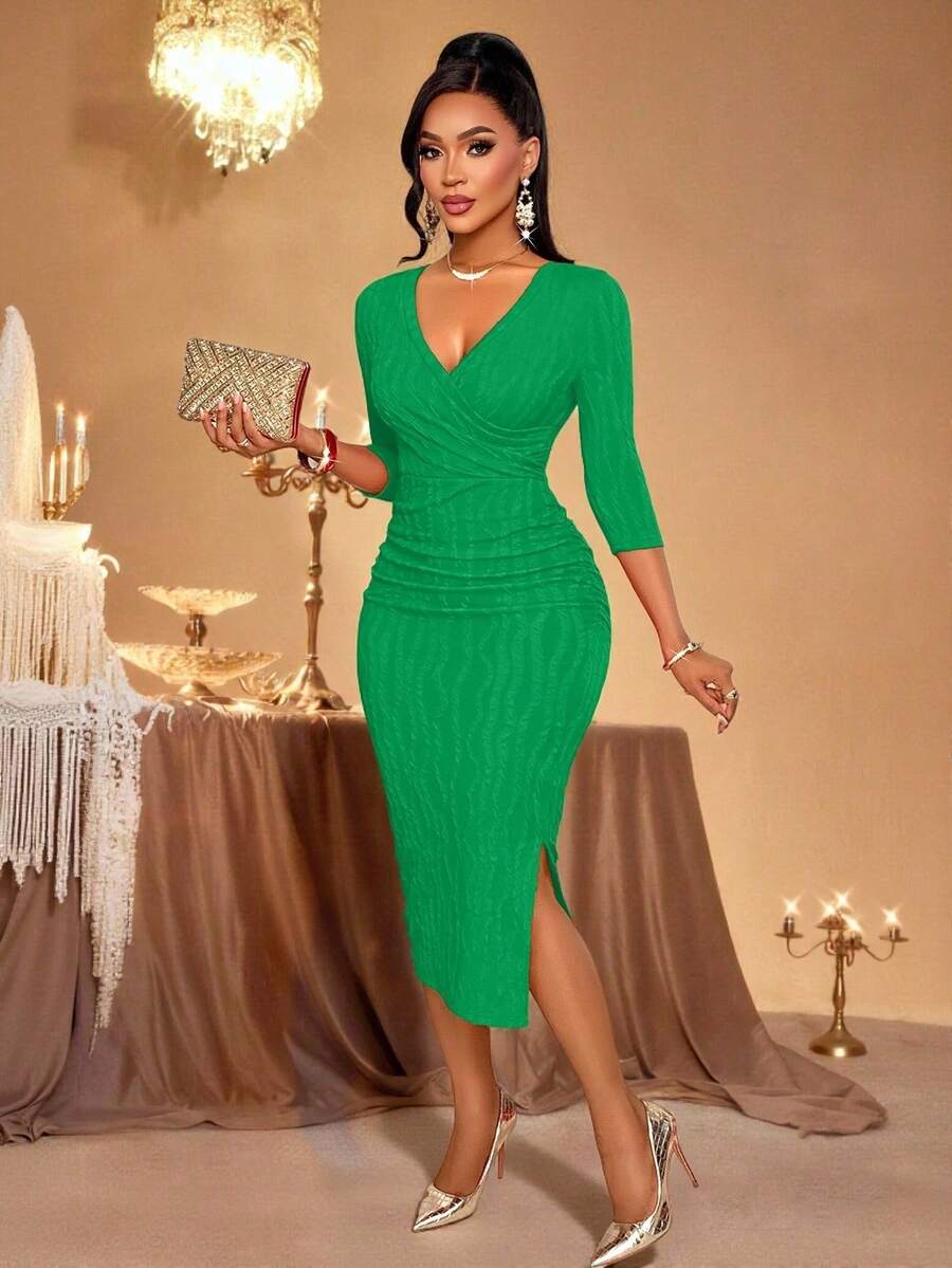 AIJ Amarilo 女士优雅纹理 V 领褶皱侧开衩修身中长连衣裙 - 完美适合婚礼宾客、情人节约会和正式晚宴 - 綠色 - 查看 1