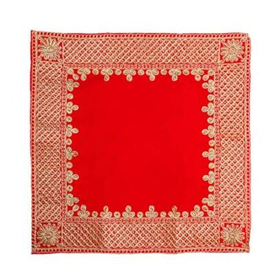 Tapis décoratif Aasan en velours Aasan Tissu décoratif Taille:-19 pouces X 19 pouces à usage multiple Traditionnel Pooja Décorations du Nouvel An Élément de Pooja Festival (Rouge)