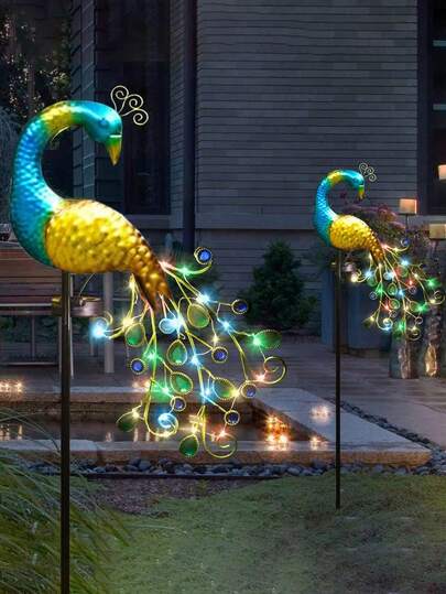 1pc Solar Powered Iron Peacock Lamp, Outdoor Garden Lawn Light, LED Atmosphere Night Light, Solar Powered Iron Peacock Shaped Floor Lamp, Suitable For Decorating Your Yard With Soft Lighting Effect, Glowing Bird And Animal Shaped Solar Powered Floor Lawn Light