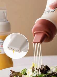 1pc Kitchen Sauce Squeezer Bottle With Dust Cover, Suitable For Salad Dressing, Ketchup, Squeeze-Style Sauce Bottle, 5-Hole Sauce Dispenser, Multifunctional Kitchen Tool - Multicolor - View 4