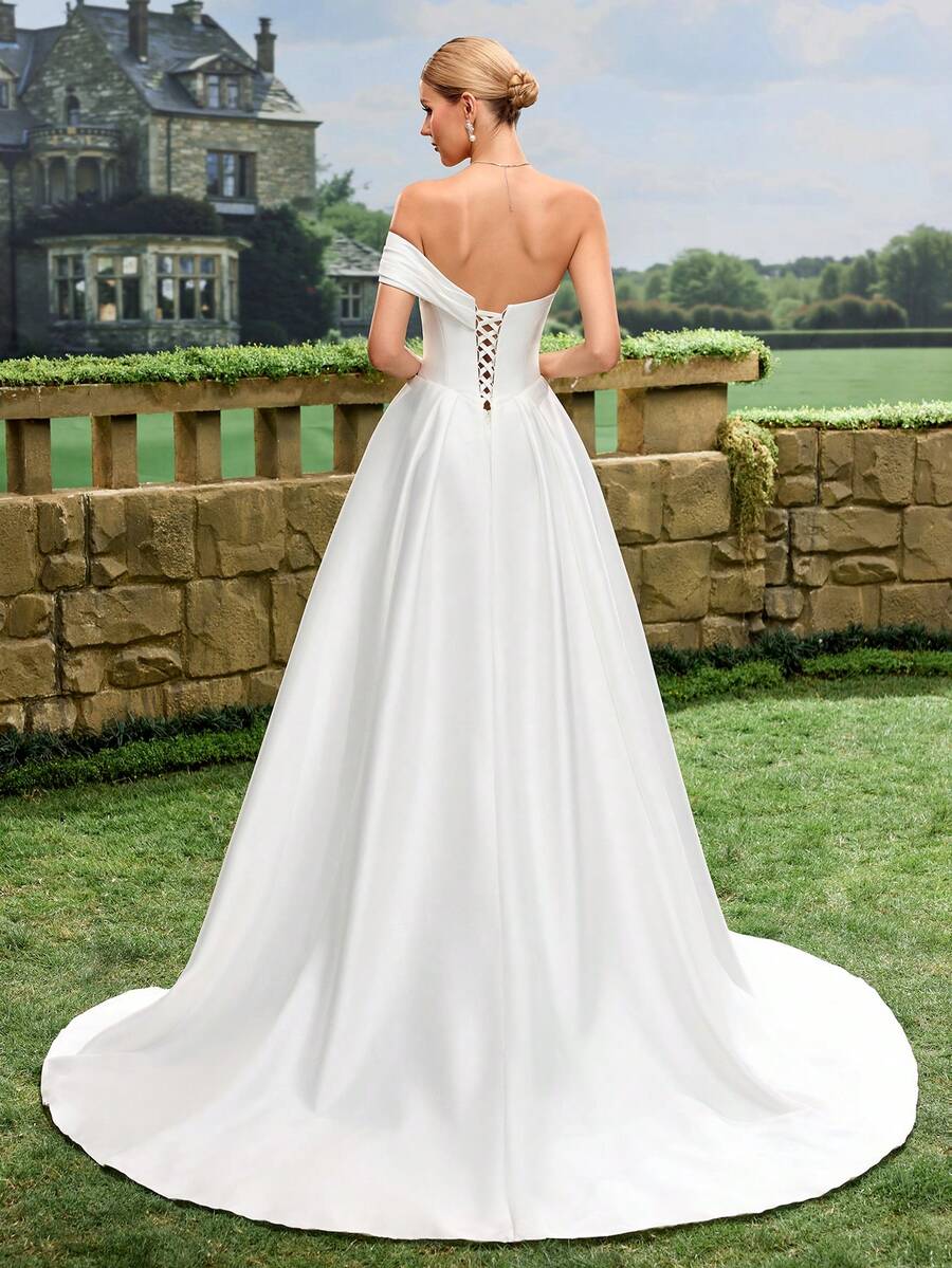 Đầm cưới lệch vai bằng satin, thiết kế xẻ tà ren, dáng suông, phù hợp cho các buổi tiệc trang trọng và đám cưới, váy cưới màu trắng, trang phục cưới tại nhà thờ, váy cưới thân mật mùa xuân