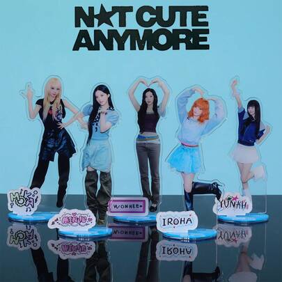 ILL-IT Acrylic Standee, Human Shaped Nameplate, Kpop Fans Merch Goods, ILL-IT Stand, Desktop Decor, Collectible, Living Room Decoration, Desk Ornament, Birthday Gift, Party Favor