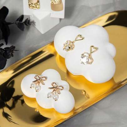 云朵造型耳环，摄影道具背景装饰，适用于客厅、卧室、婚礼、派对、圣诞节、万圣节、复活节、感恩节、斋月等场合，是生日、乔迁之喜的完美礼物，设计优雅。