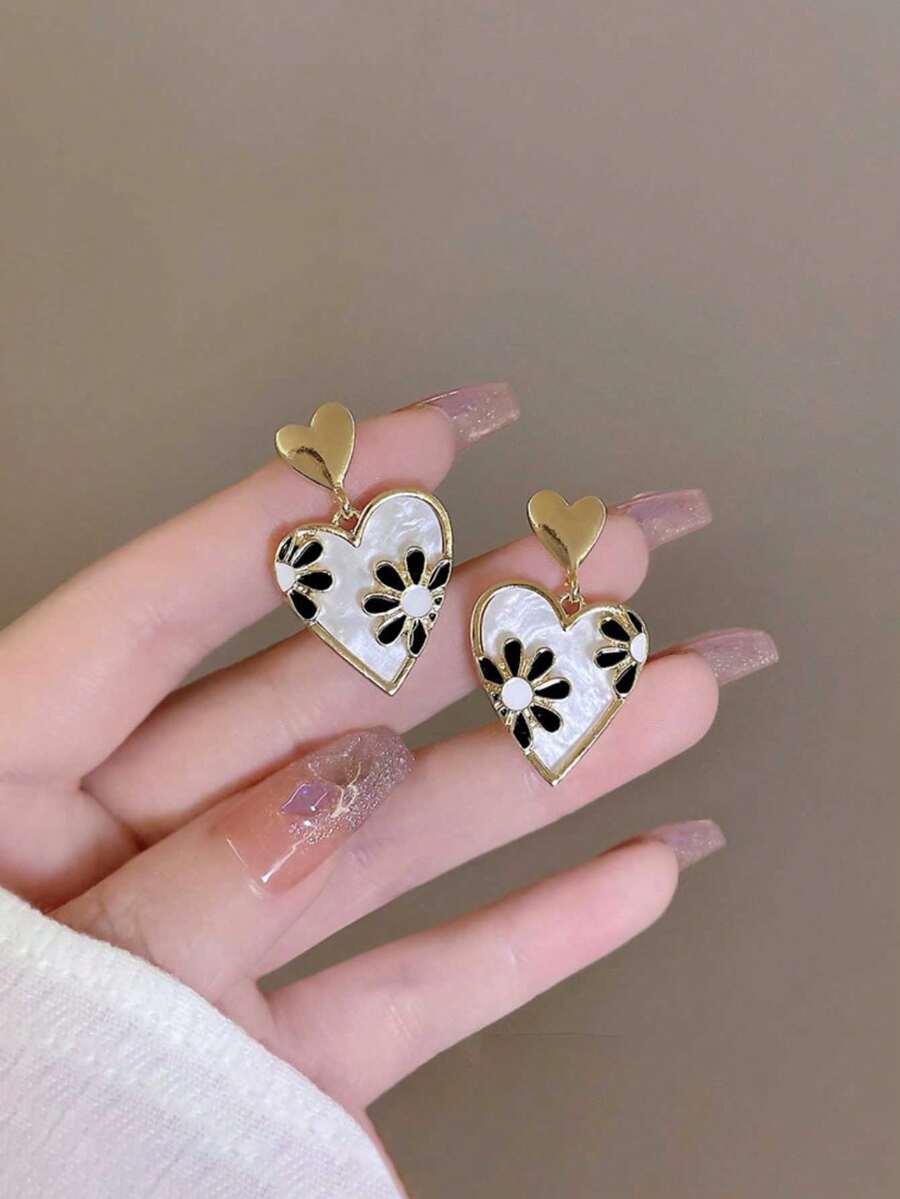 一对心形黑白渐变印花油滴耳环，适合女性日常佩戴和商务场合。 - 黑與白 - 查看 1