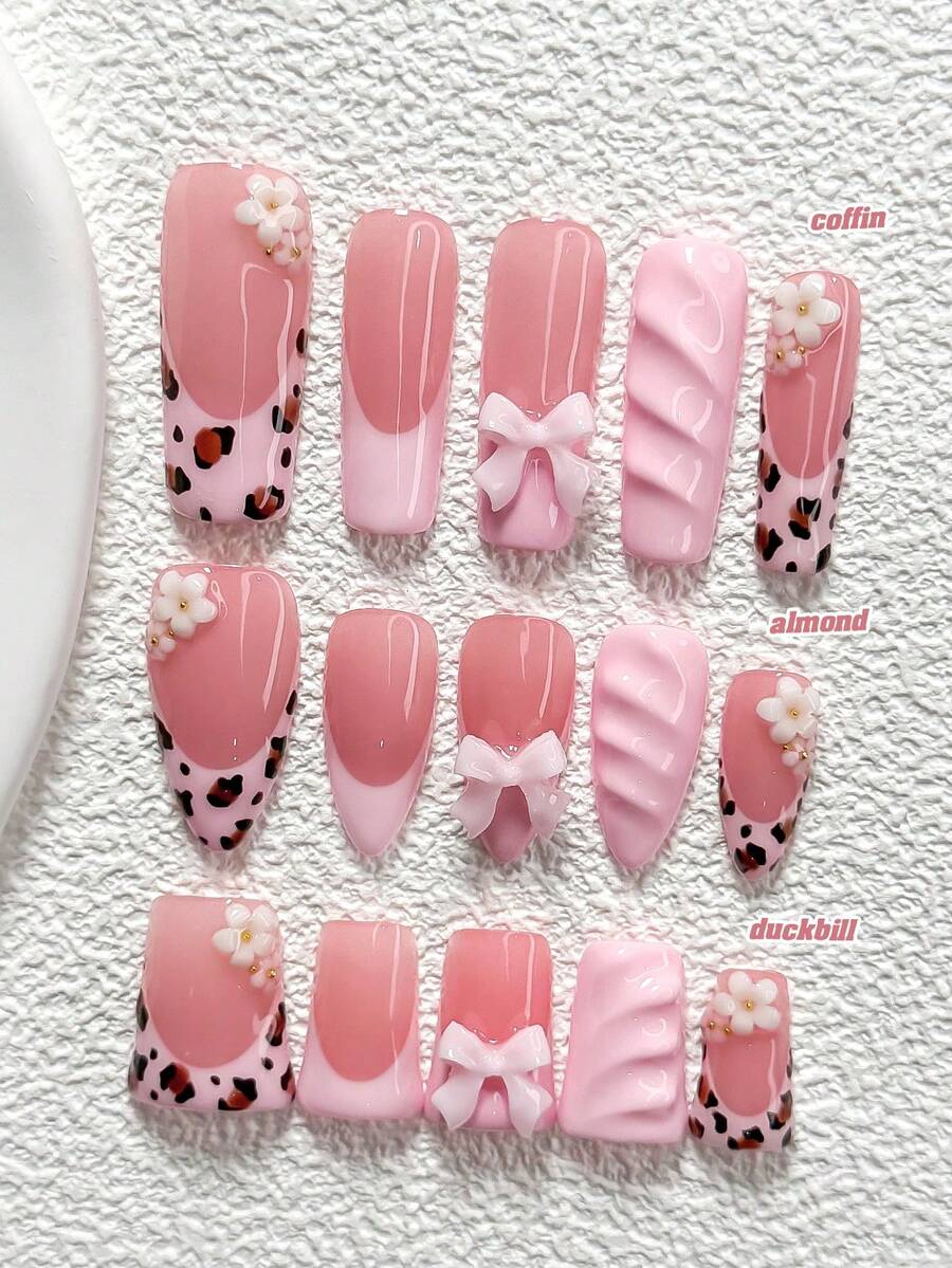 10片装粉色豹纹美甲凝胶套装，包含亚克力假指甲、粉色3D蝴蝶结、白色山茶花、手绘纯色水波纹、高品质粉色指甲油，以及美甲工具（1个果冻贴+1个指甲锉）。三种尺寸可选：杏仁形、鸭嘴形、棺材形。适合日常佩戴、派对、拍照、春夏通勤等场合，是送给女性和女孩的绝佳礼物。 - 彩色 - 查看 1