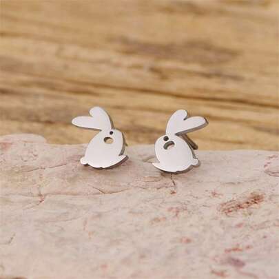 一对迷人的不锈钢兔子耳环 - 可爱朋克风，适合派对和日常佩戴。女士的理想礼物。