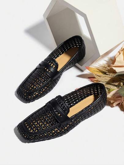 2026 Spring/Summer Plus Size Women's Vintage Woven Breathable Flat Loafers, Versatile Fashion Black Hollow Square Toe Slip-On Commuter Shoes