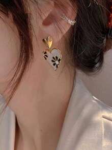 一对心形黑白渐变印花油滴耳环，适合女性日常佩戴和商务场合。 - 黑與白 - 查看 3