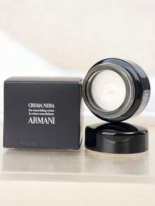 Giorgio Armani 乔治·阿玛尼 [迷你装] CREMA NERA 塑颜霜 15ml / 三维立体塑颜：下颌线提升2°，颧骨提升14%，法令纹提升15%。这款面霜蕴含更高浓度的微粉化Reviscentalis™成分，并添加鼠李糖和胜肽，令肌肤呈现立体轮廓。丝滑质地，触肤即融，在肌肤表面形成紧致薄膜。 - New - 15ml - 查看 6