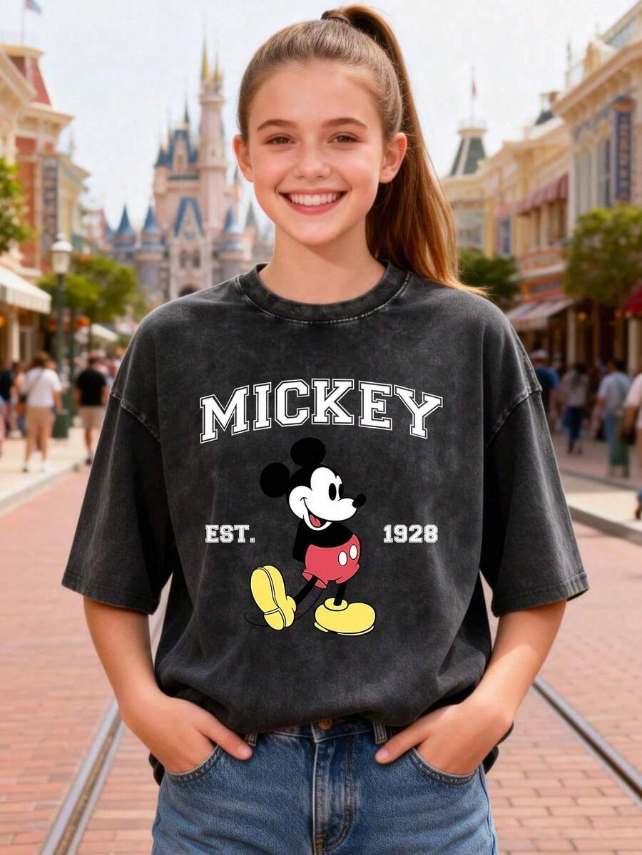This Disney Women's T-Shirt Features Creative Mickey Mouse Letters And Cartoon Prints. This Is A Vintage Washed Cotton T-Shirt With Round Neck In Spring And Summer Style, Made Of Soft And Comfortable Cotton Fabric, Suitable For Daily Wear, Shopping, Travel And Leisure Occasions. It Is Also A Good Gift. Summer T-Shirts, Holiday Gifts - 黑色 - 查看 1