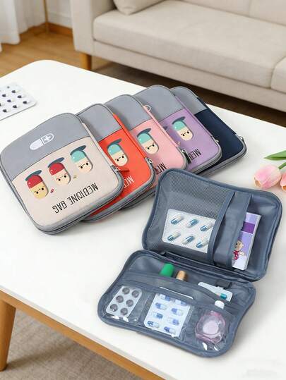 1个便携式医疗包，印有“药包”字样和药丸图案，小巧便携，适合露营、旅行和居家收纳，方便携带，可作为急救包使用。多种颜色可选，是返校必备，也适合日常/户外/旅行使用，是注重健康和经常外出人士的理想之选，也是必备的医疗配件和日常健康管理收纳包。