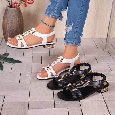 2026夏季新款女士白色金属装饰罗马凉鞋 | 弹性踝带平底休闲鞋，适合海滩和日常穿着