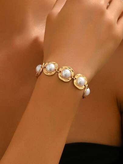 1pc Niche Design Geometric Faux Pearl Round Accessory Bracelet, Fashionable Retro Gold Color Jewelry For Women, Suitable For Daily Wear And Party Occasions