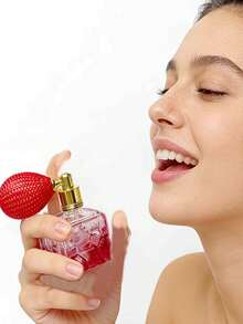 Bình xịt có thể nạp lại, họa tiết hình thoi vuông, thích hợp cho du lịch và sử dụng hàng ngày. Thiết kế cổ điển là món đồ không thể thiếu cho phái nữ. Màu bình ngẫu nhiên. Một lựa chọn quà tặng hoàn hảo. - Nhiều màu - Xem 6