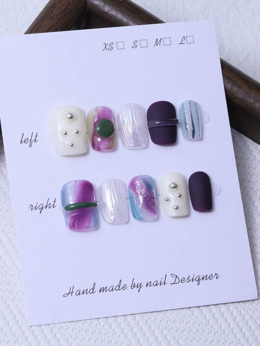 10片/套 手工制作Y2K紫色风格短方形美甲贴片，搭配3D手工绿色指环和手绘渐变细闪晕染美甲装饰。内含1片果冻胶和1把指甲锉。完美适用于日常生活以及科切拉音乐节派对装扮，是美甲贴片和美甲护理产品的理想之选。手工制作美甲贴片 - 紫色 - 查看 1