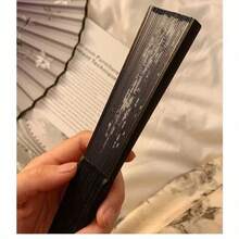 1把复古流苏折扇，中式经典折扇，汉服旗袍配饰扇，舞蹈表演扇，伴娘扇，家居装饰扇，便携式手持扇 - 黑色 - 查看 5