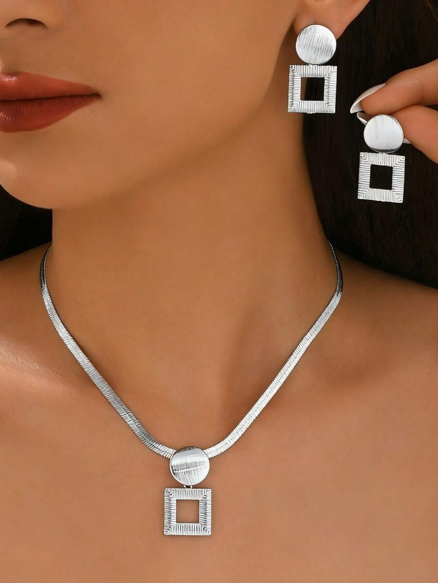 Bộ 2 món gồm mặt dây chuyền hình tròn và vuông hình học mới, cùng với bông tai, phụ kiện tối giản thanh lịch phù hợp cho trang phục hàng ngày và đi chơi. - Bạc - Xem 1
