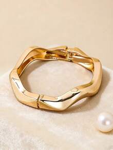 1件简约优雅金属几何莫比乌斯环手镯（女士款） - 金黃色 - 查看 4