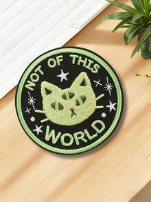 1个科幻外星猫刺绣布贴，外星猫图案，配以醒目的未来主义标语“NOT OF THIS WORLD”，可热压/缝制，适用于连帽衫、帽子、包包、T恤、裤子等DIY装饰，是UFO爱好者和派对服装的绝佳DIY礼物。 - 圓形 - 查看 2