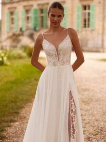 Romantic Spaghetti Strap Deep V Lace Embroidery Tulle Wedding Dress With Side Slit, Wedding Dresses For Bride, Elegant And Comfortable, Includes Plus Sizes, Bridal Gown, Formal Dresses For Women, Suitable For Wedding, Party, Vacation, Bride, Formal Occasions, Dinner Dress, Prom Dress, After-Party Dress, Homecoming Dress, Cocktail Party, Birthday Party, Celebration, Gala, Festival, Ceremony, White - 白色 - 查看 3