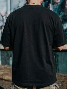 Camiseta de manga corta de cuello redondo para hombre de verano y estilo casual con el eslogan "Libera la velocidad, conquista la pista" de FRACTYR - Negro - Ver 3