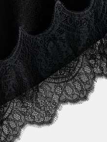 优雅黑色编织V领女士吊带背心，饰有精致的撞色蕾丝细节和不对称下摆 - 黑色 - 查看 8