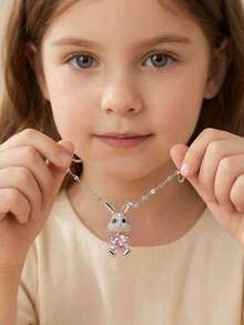 1 pieza Delicado colgante de conejo de tono plateado con incrustaciones de cobre y circonita rosa, accesorio para adolescentes y viajeros, regalo para familiares y amigos, recuerdo - Plateado - Ver 1