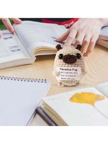 1 buc. Pug croșetat, mini animal activ drăguț tricotat pentru câine, jucărie, cadou de noroc, cadou de tricotat, păpușă activă care ține o carte de sprijin, folosită pentru a încuraja decorarea emoțională a petrecerii. - Multicolor - Vizualizare 6