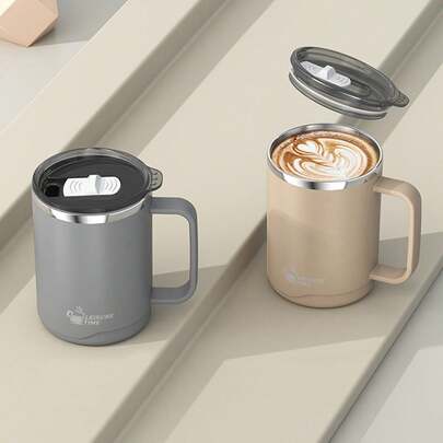 1个500毫升304不锈钢咖啡杯，带盖带把手，便携式密封防漏双层水杯，保温防烫饮水杯，大容量可重复使用双层茶牛奶咖啡杯，适合学生和成人在学校、办公室、旅行、户外露营、野餐等场合使用。
