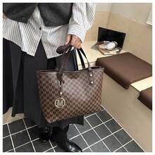 Women's Large Capacity Tote Bag With All-Over M Monogram,  Shoulder Bag For Work & Daily Use, Elegant PU Leather Handbag With Gold Pendant - 咖啡棕 - 查看 3